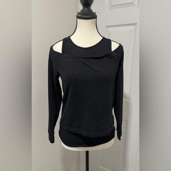 Monrow Off-the-Shoulder Black Sweater - Picture 5 of 10